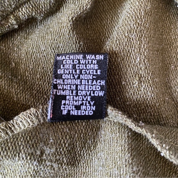 Carbon men’s large camouflage short sleeve hooded shirt with a kangaroo pocket - Picture 10 of 10